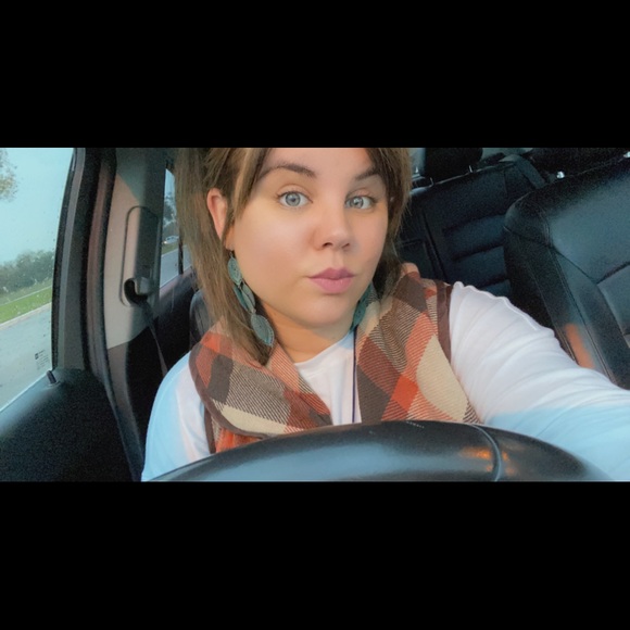 Meet your Posher, Shelbi - Picture 1 of 1